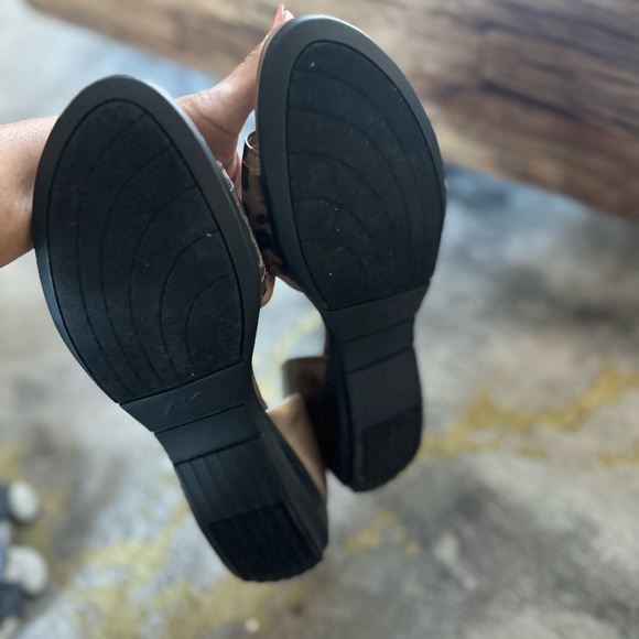 Anne Klein Sport Kaesha Sandals Shoes Leopard Womens 8.5 M. - Picture 5 of 6